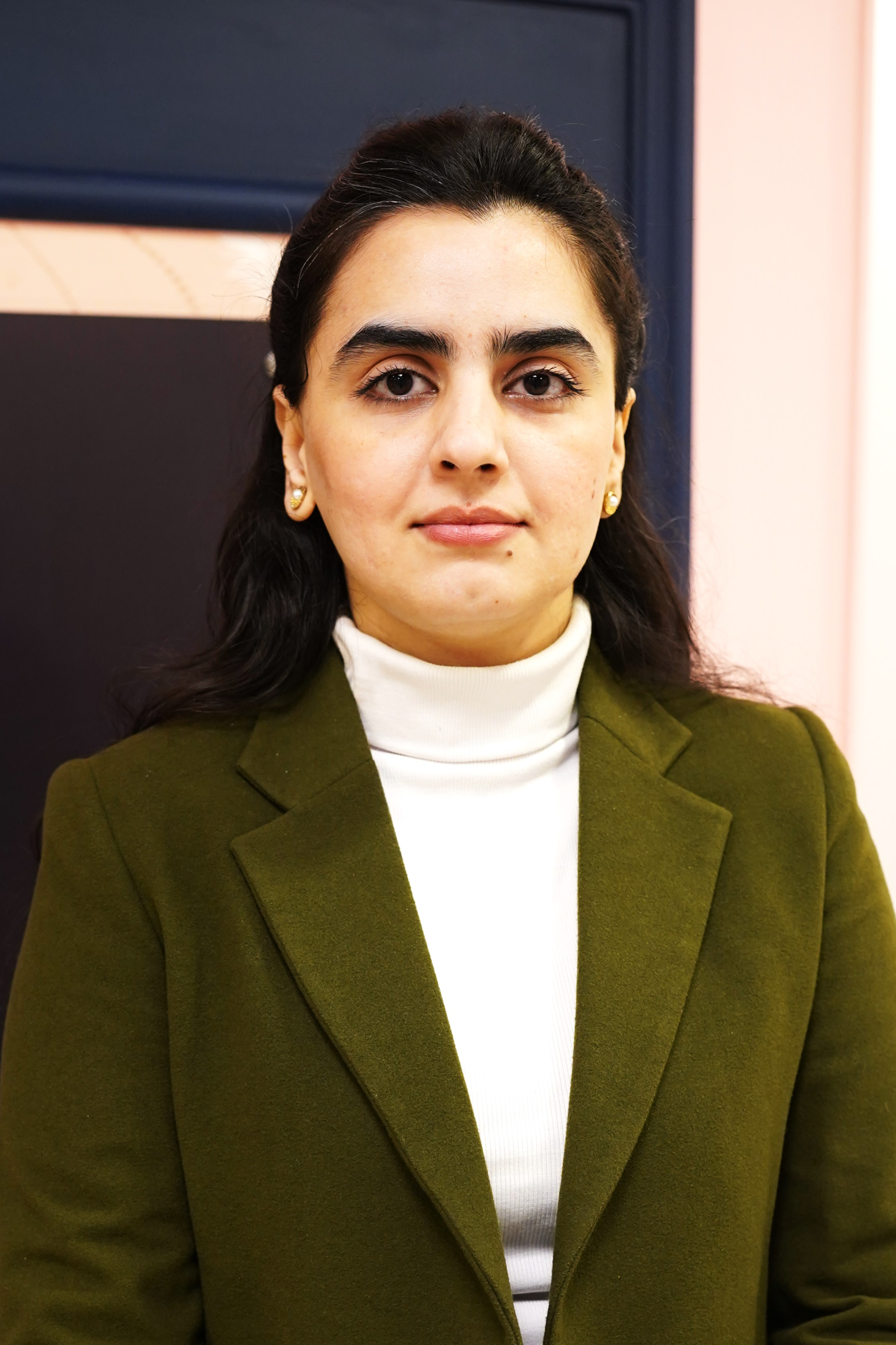 Dr Fakiha Khan (Consultant )